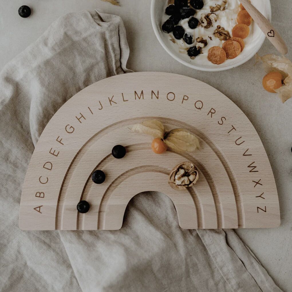 fruehstueck_regenbogen_abc1 Frühstücksbrettchen Regenbogen "ABC" – Bild 1