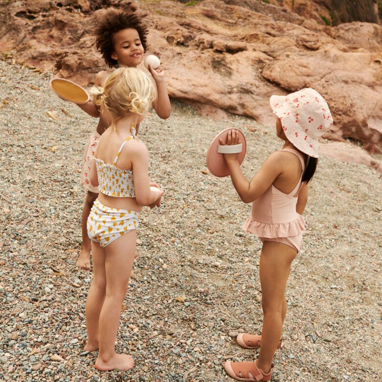 LW18953_1920_4 Badeanzug "Amara Stripe" (Y/D stripe Tuscany Rose / Sandy) – Bild 1