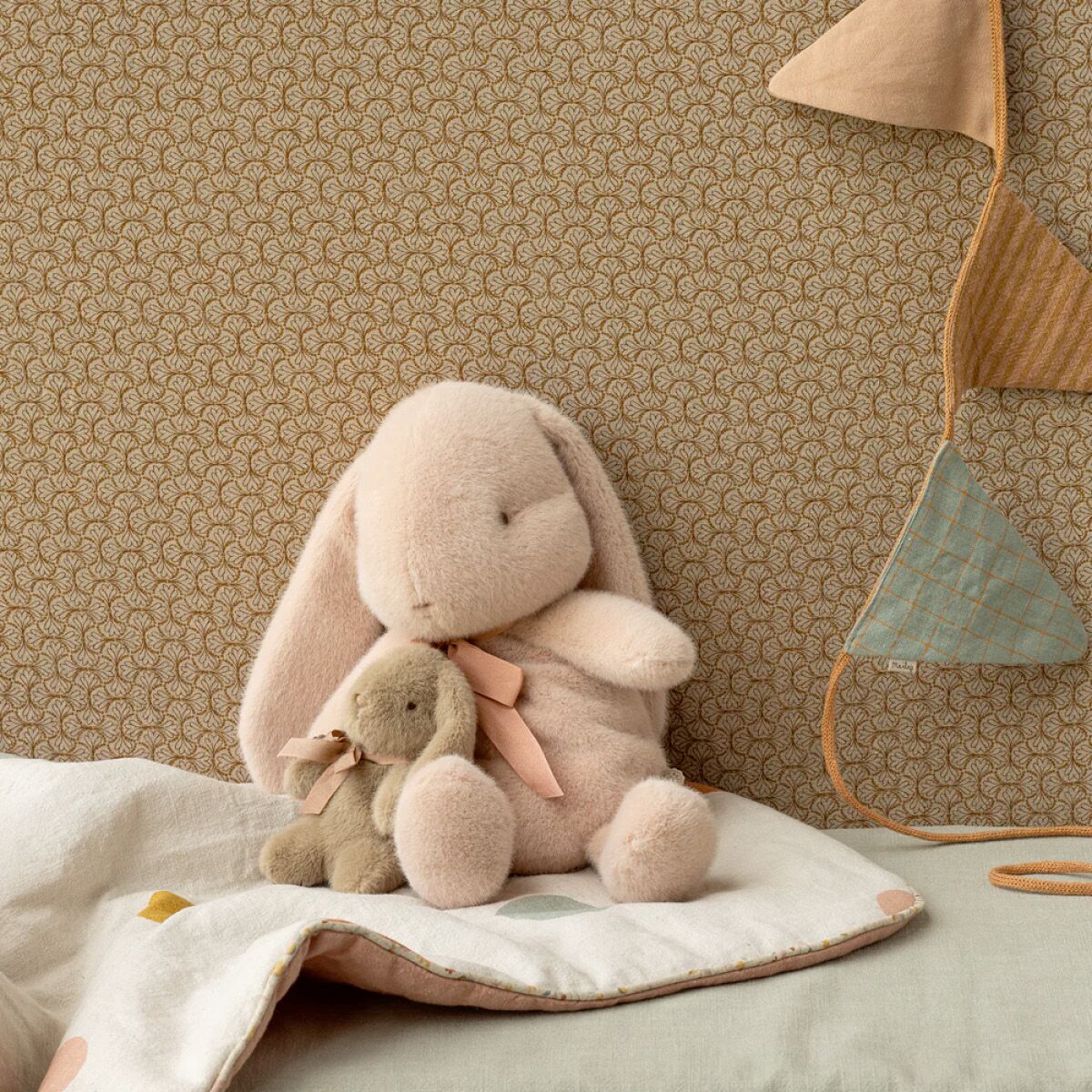 maileg_oktober_24_pluesch4 Plüsch Hase, Klein, Powder von Maileg – Bild 1