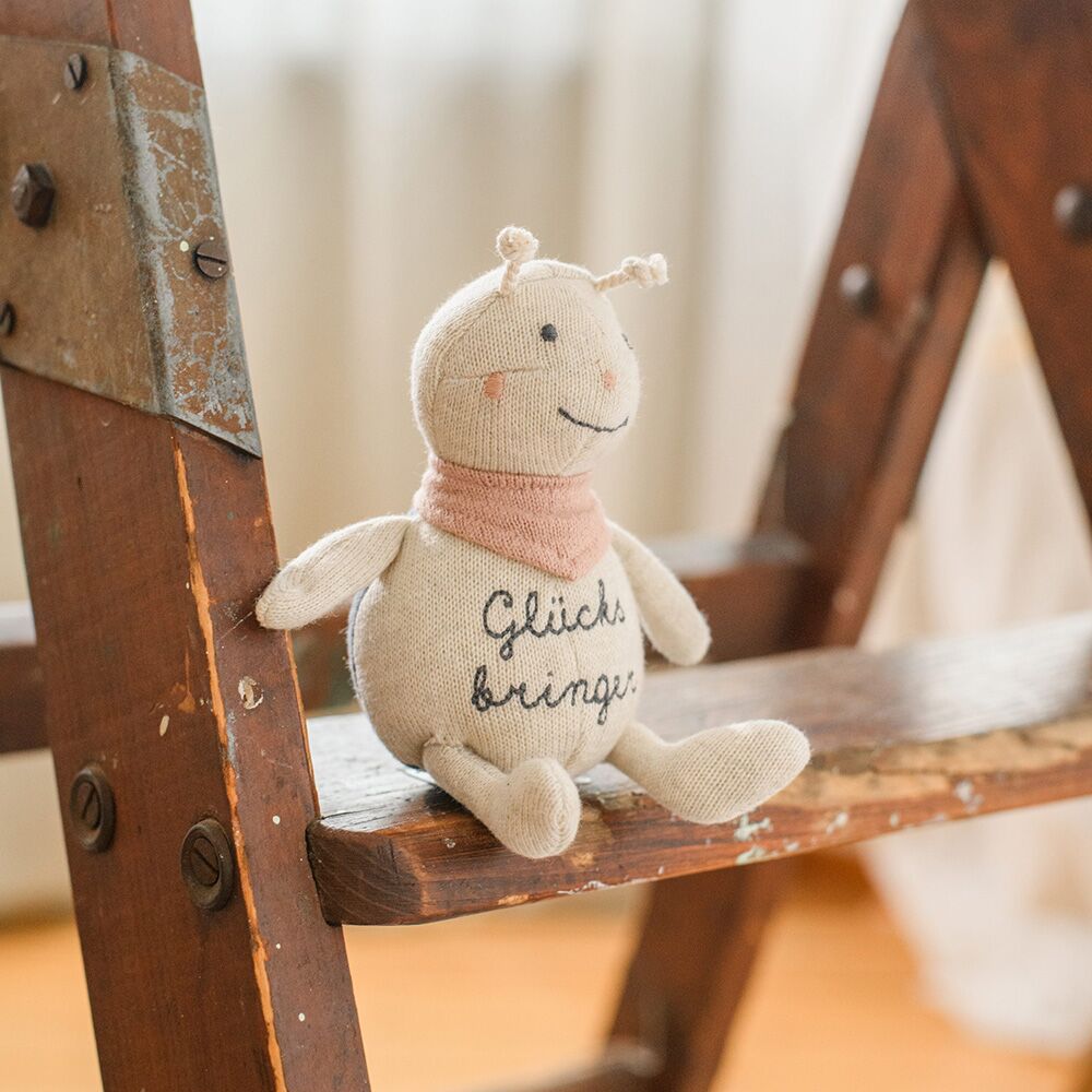 7235_Marienkaefer_Gluecksbringer_cremeblaurosa-scaled Marienkäfer "Glücksbringer" in creme, blau und rosa (14 cm) – Bild 1