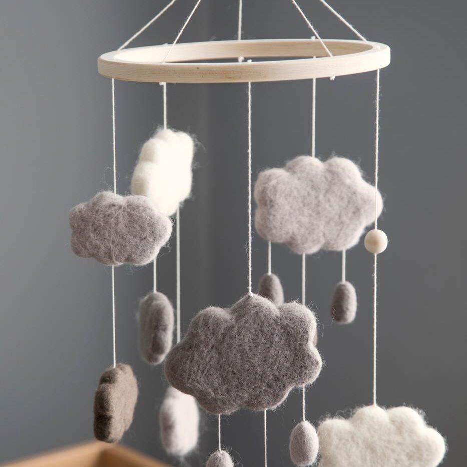 Mobile aus Filz "Wolken" (warm grey)