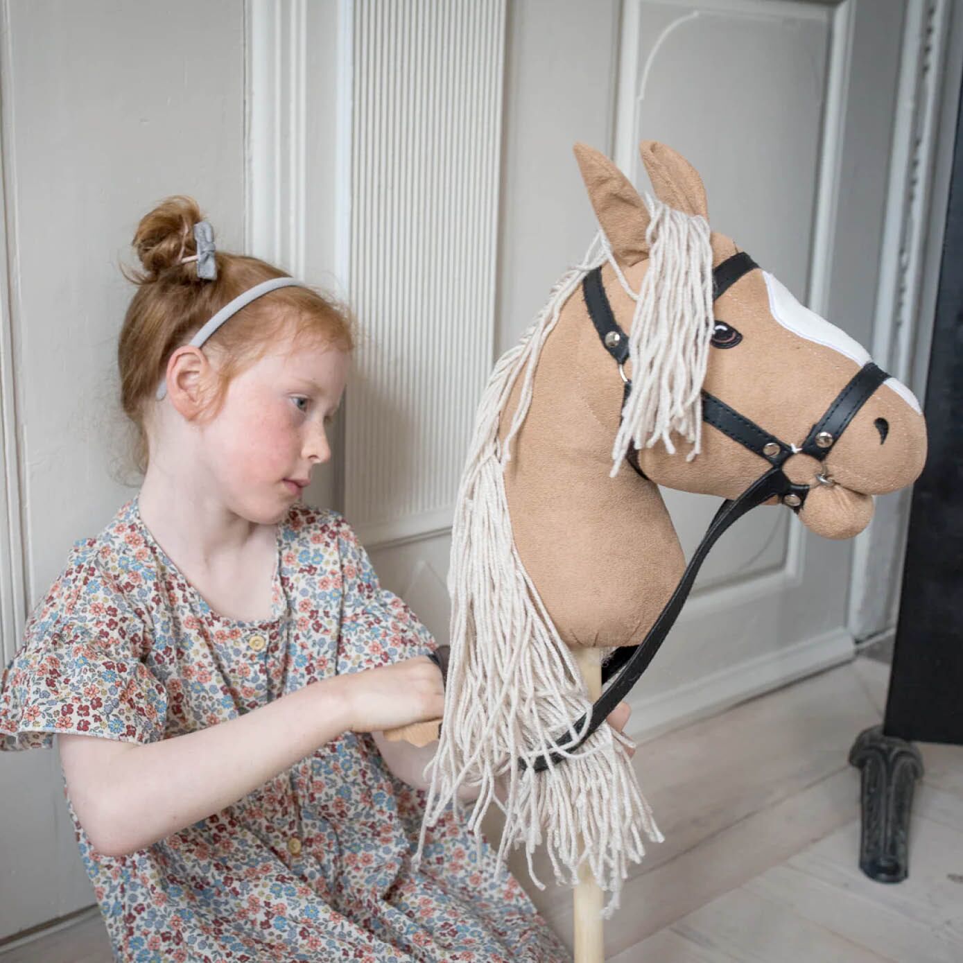Hobby Horse mit offenem Mund (beige) – Bild 1