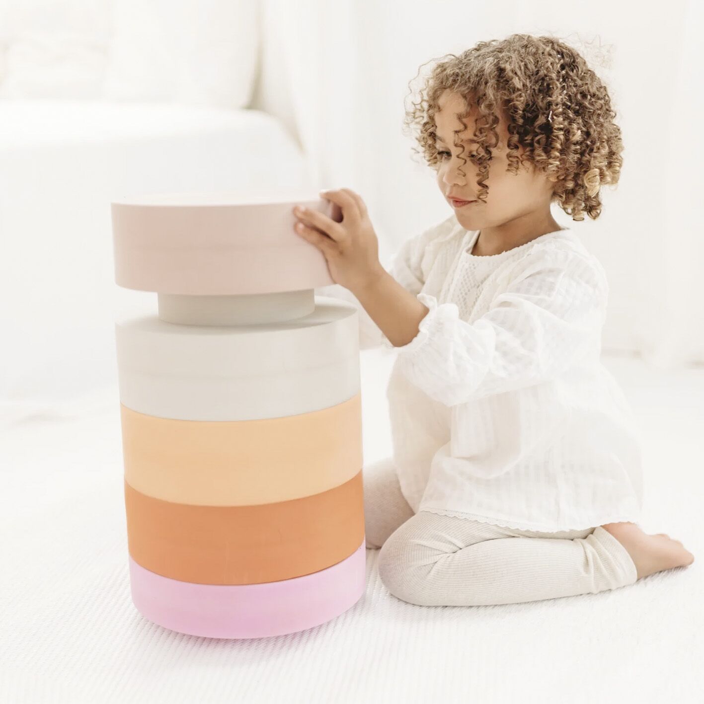 Rainbow Chair "Earth" von MOES – Bild 1