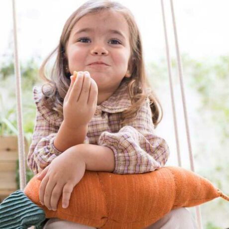 Gestricktes Kissen "Cathy, die Karotte" – Bild 1