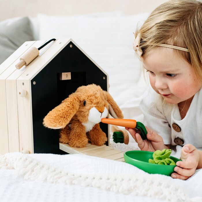 Spiel Hasenstall mit Plüschhase – Bild 1