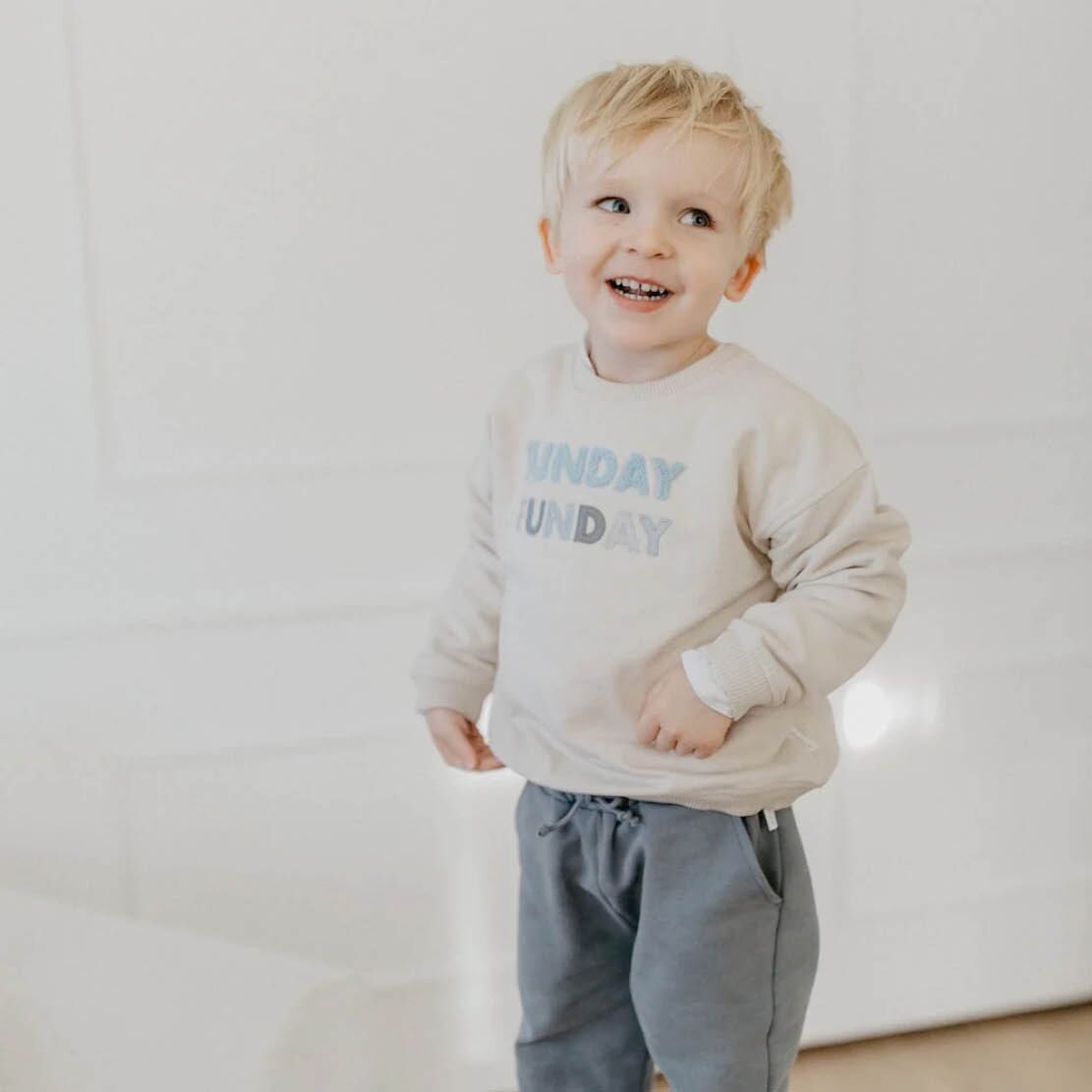 Oversized Sweatshirt "Sunday Funday Blue" (beige) – Bild 1