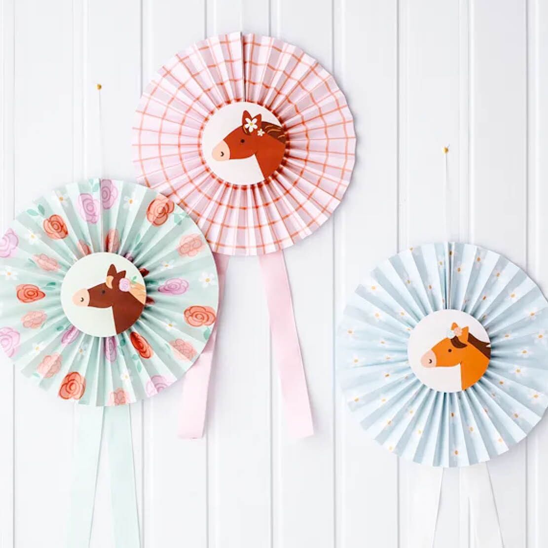 Dekorative Pferde Rosetten – Bild 1