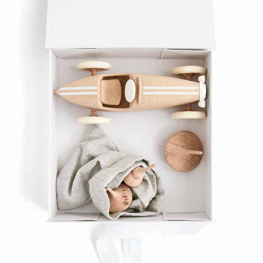 racingwoodiesgift1 Geschenk-Set "Holz-Rennen" – Bild 1