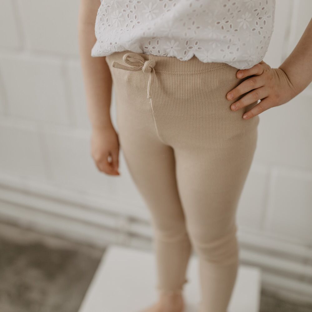 22010_leggings_loose_rosebuds_mit_schleife4 Leggings "tan" mit Schleife – Bild 1