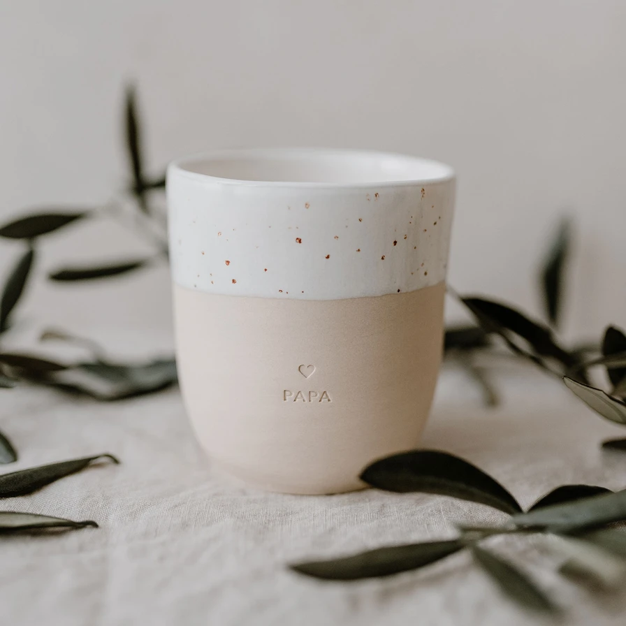 Steingut-Becher "Papa" – Bild 1