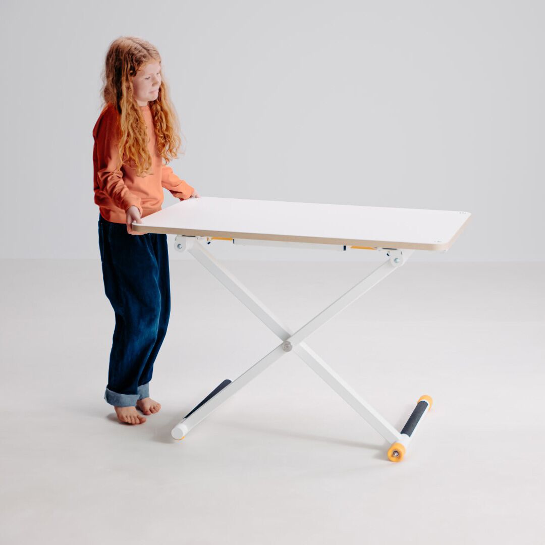 Höhenverstellbarer Kinderschreibtisch von poptop – Bild 1