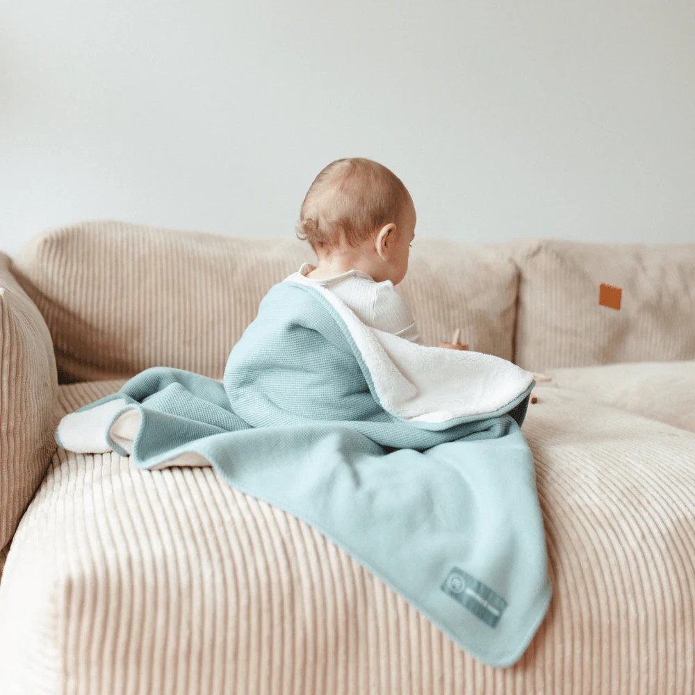 Kuscheldecke von emma & noah (grau) – Bild 1