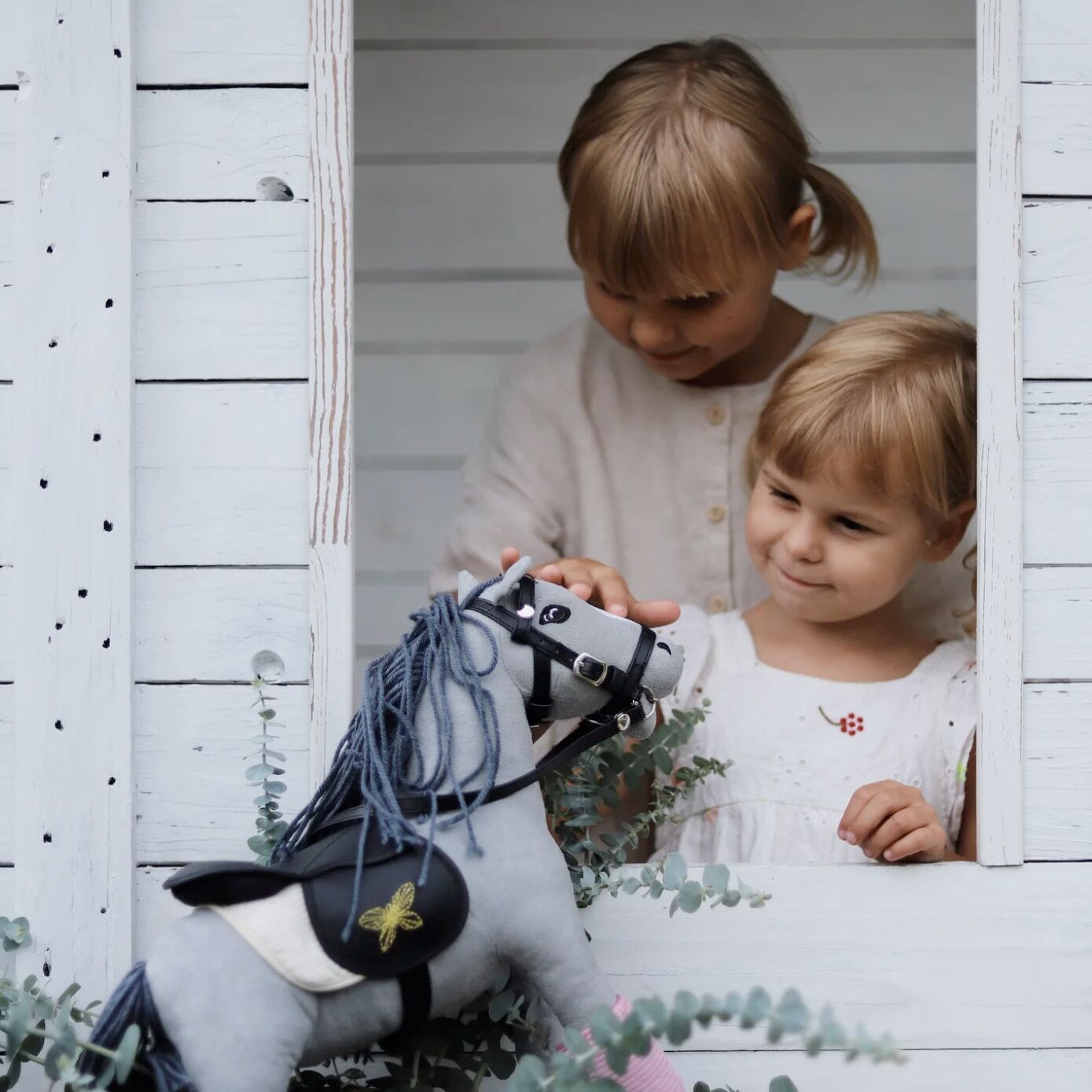 Mini-Pferd Lucky (grau) – Bild 1